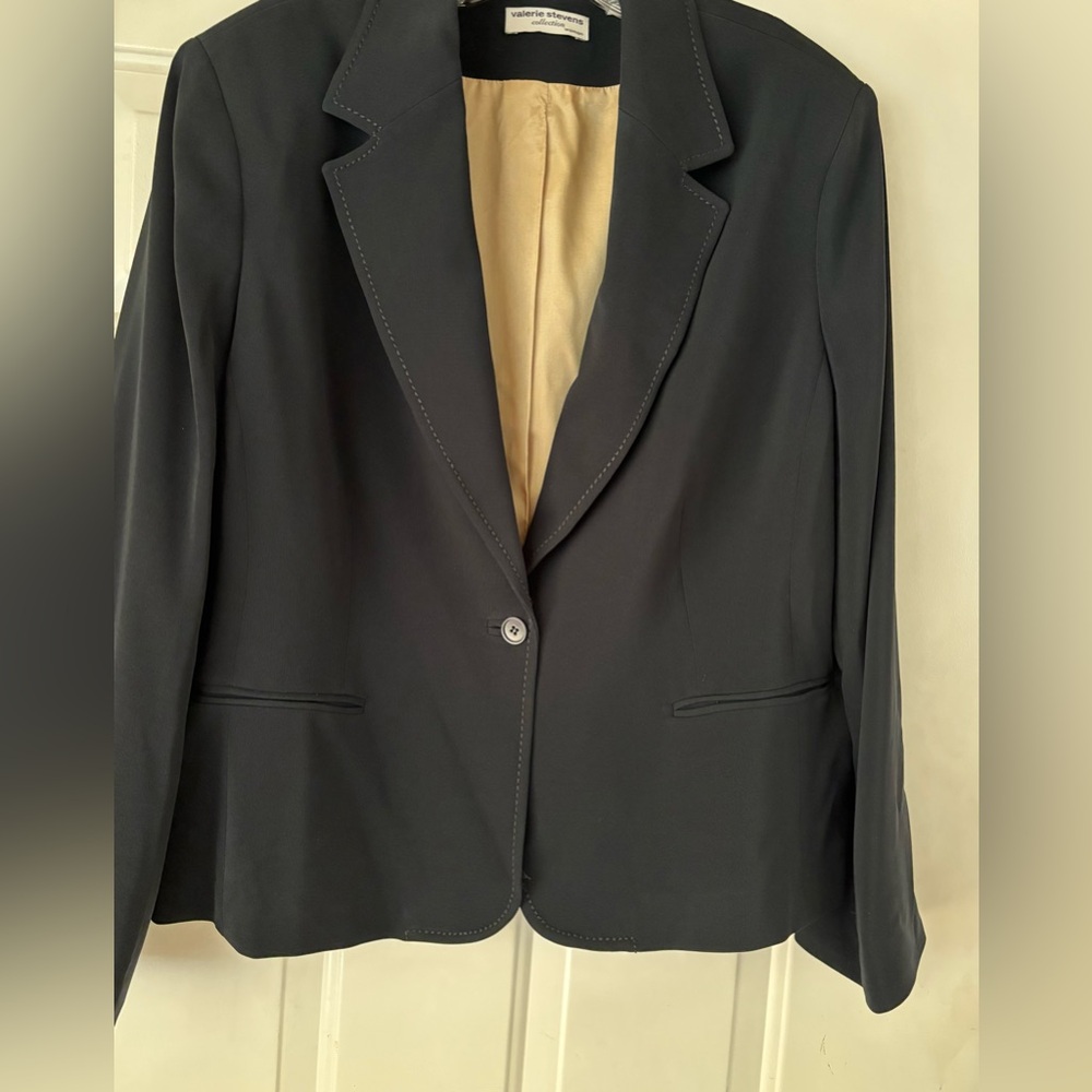 Fully lined classic blazer